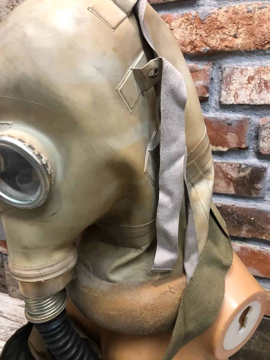 Vintage gas mask - Image 2