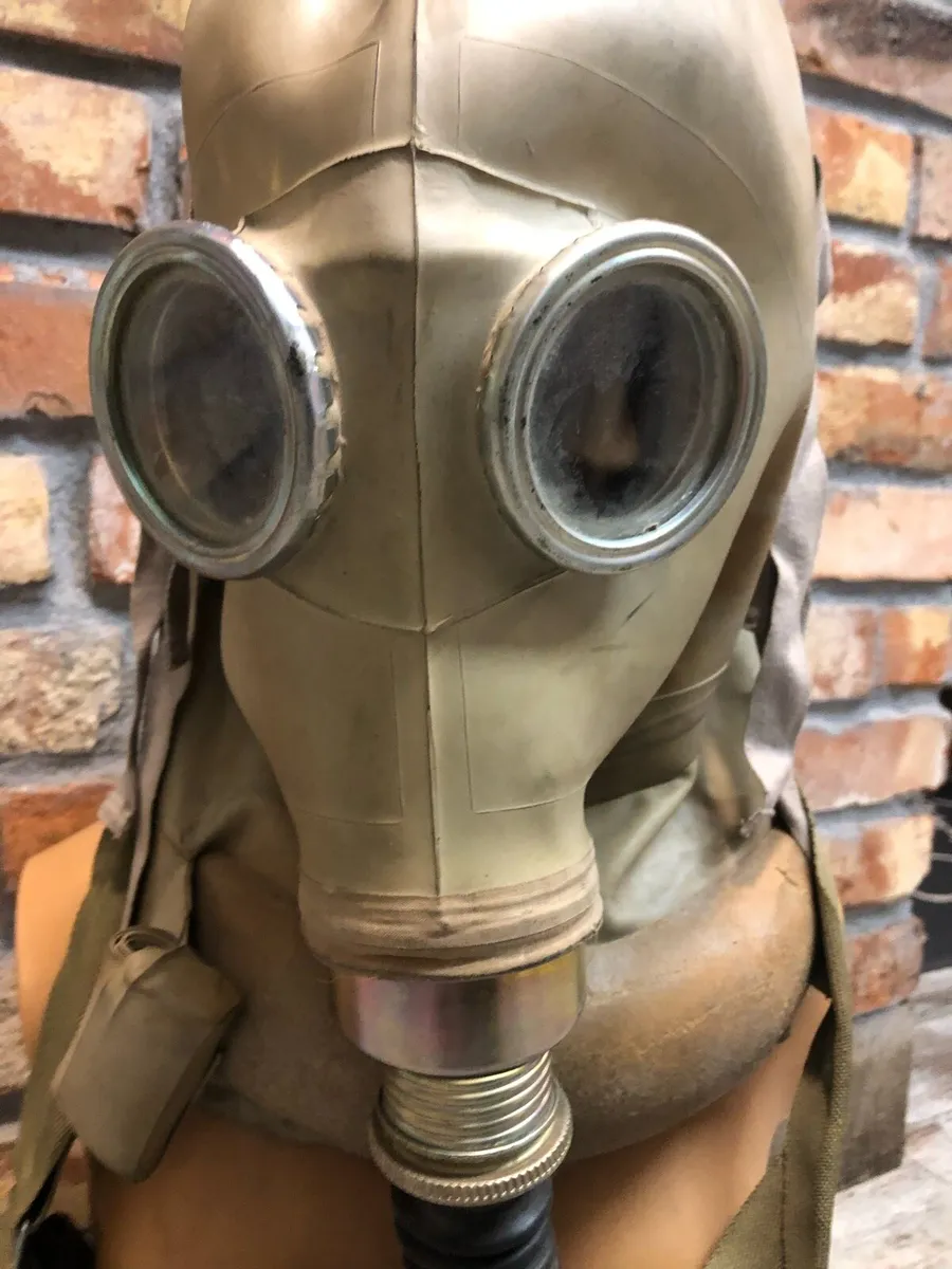 Vintage gas mask - Image 3