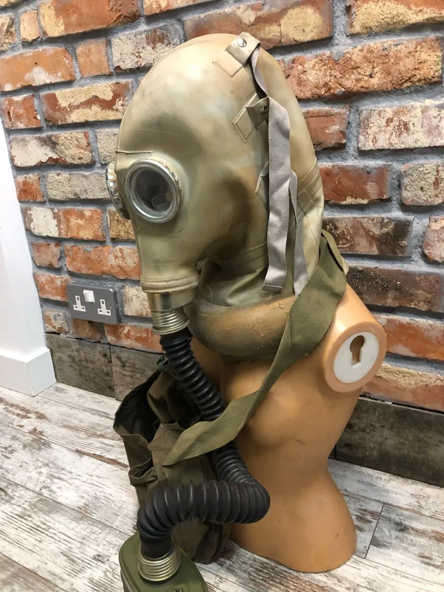 Vintage gas mask - Image 4