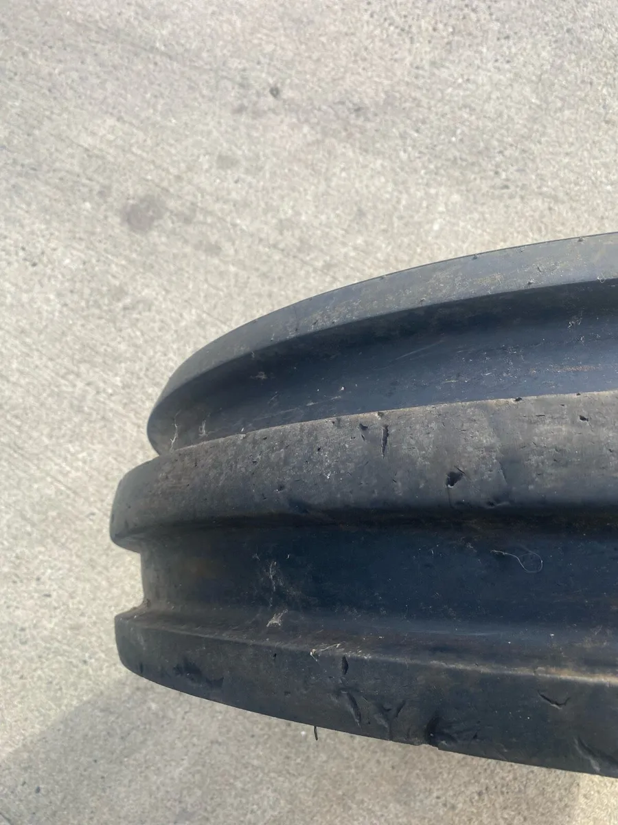 10.00-16 tyre - Image 1