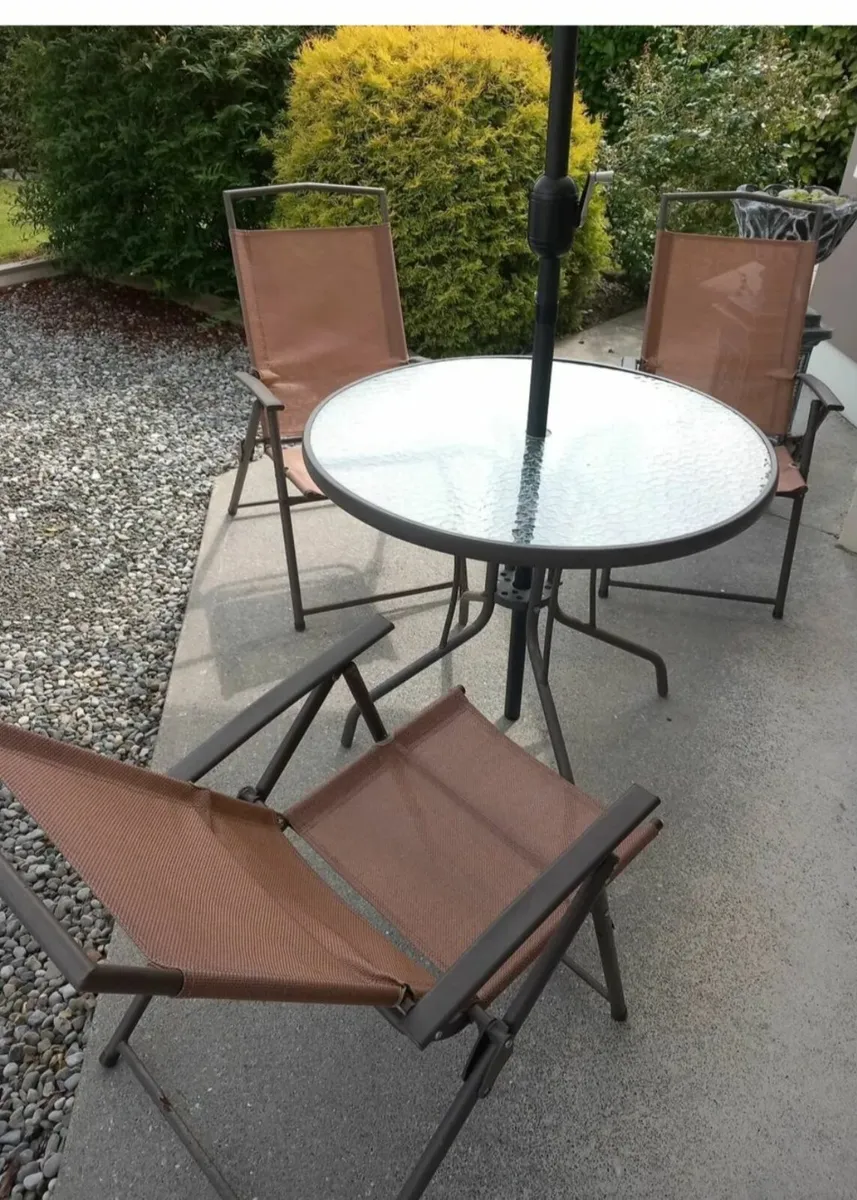 Table & 3 chairs