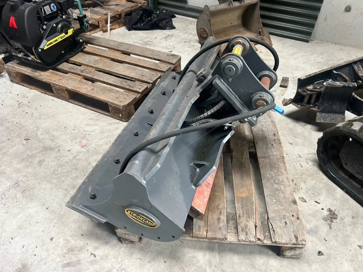 New Hyd Tilt Bucket - Image 2