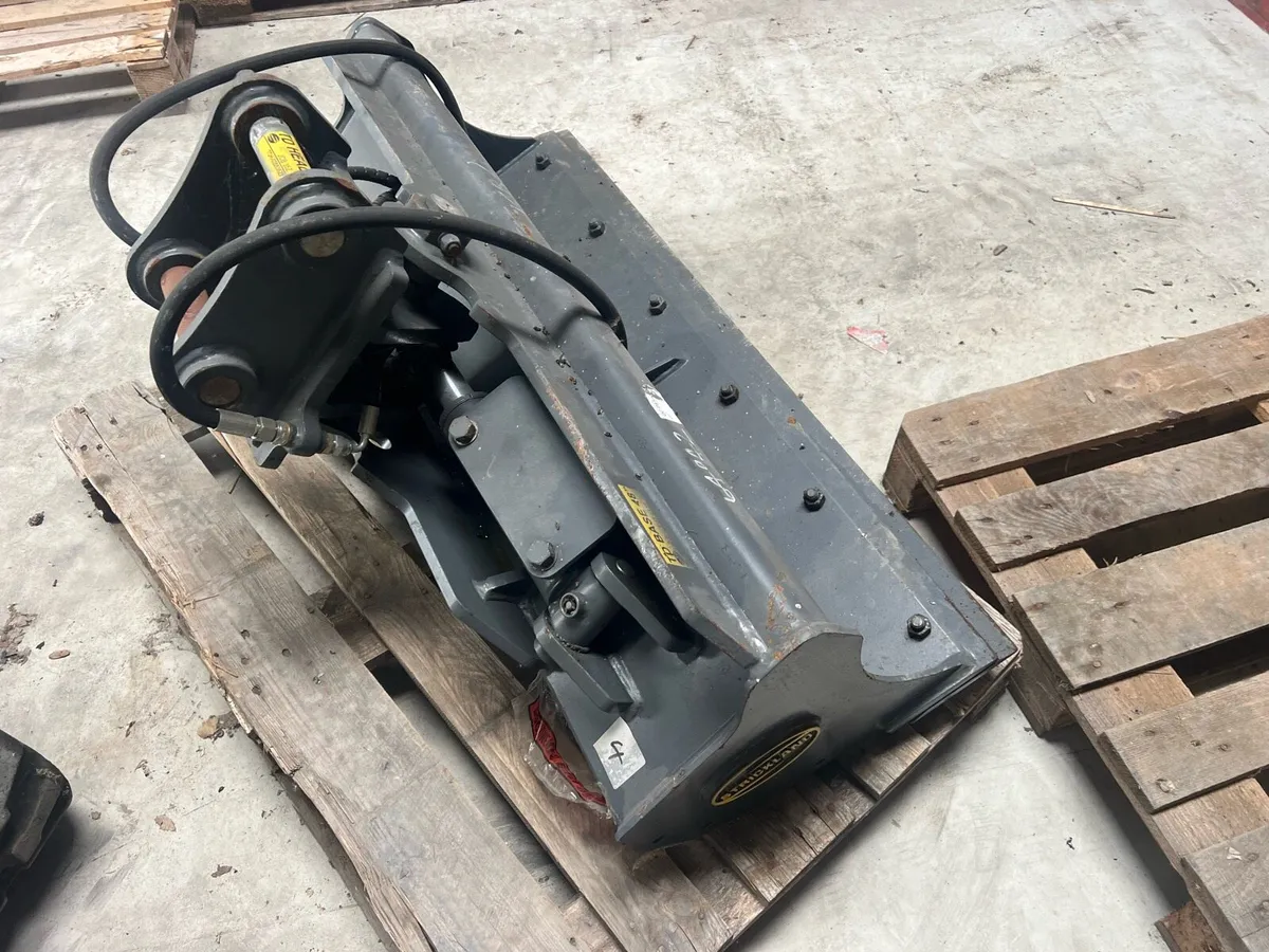 New Hyd Tilt Bucket - Image 4