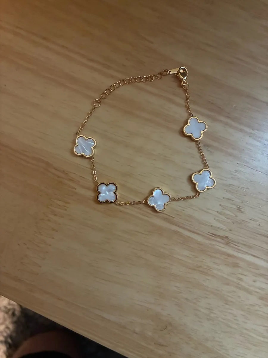 Women’s clover bracelets - Image 2