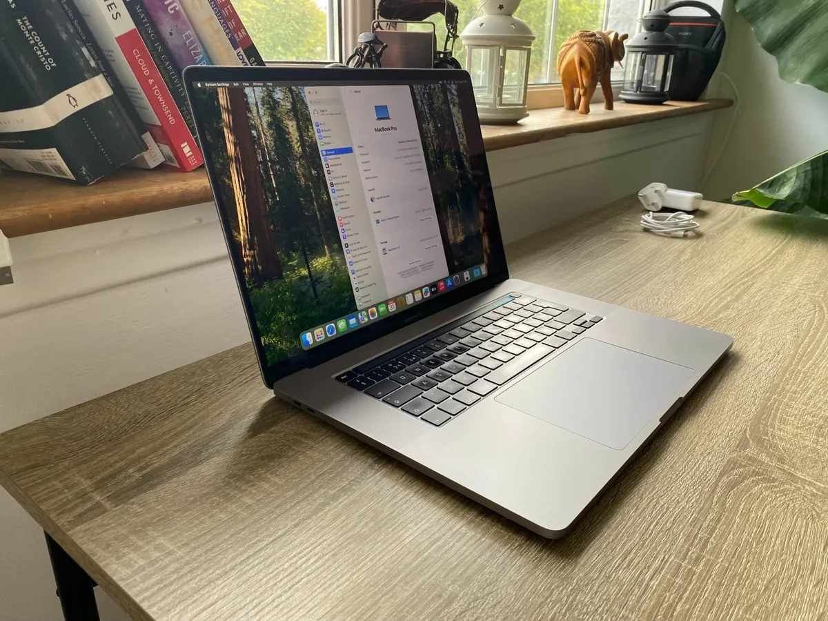 Apple MacBook Pro 16inch (2019) i9 | 32GB | 2TB - Image 3