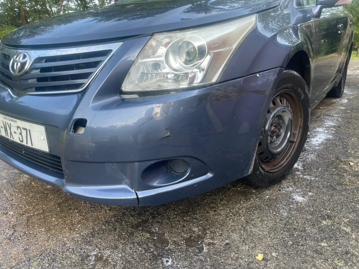 Toyota Avensis 2011 - Image 4