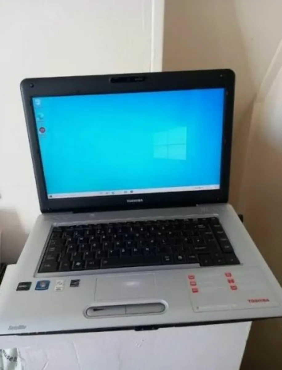 Toshiba L450 laptop - Silver