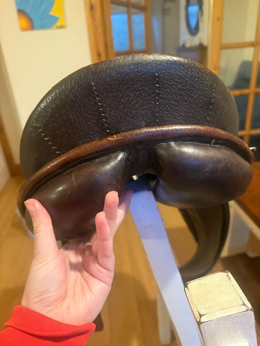 Gorgeous 17” Fox Saddle - Image 2
