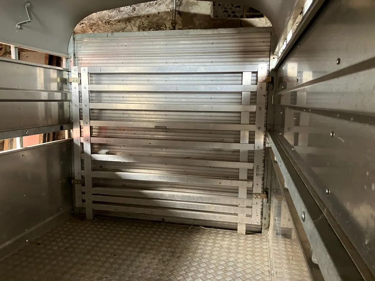 Cattle trailer - Image 1