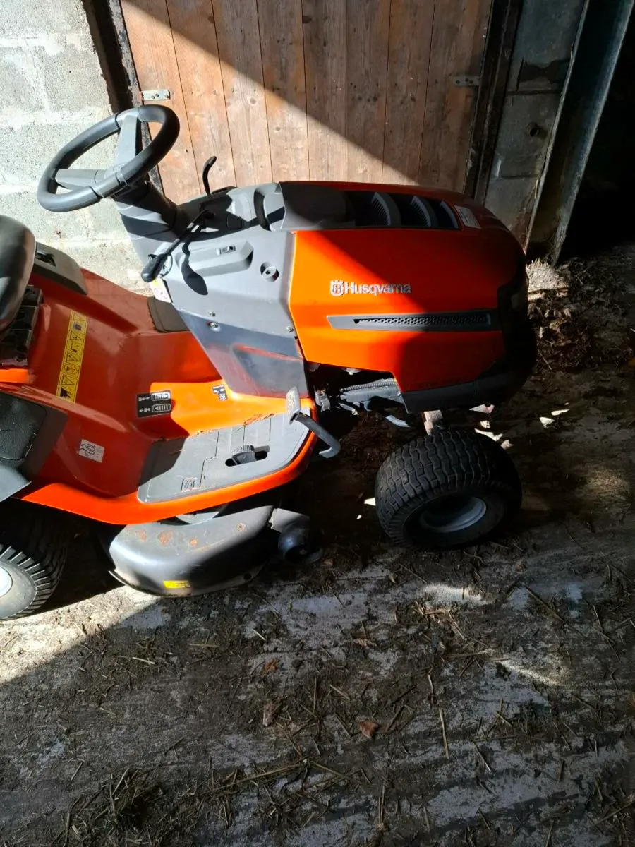 Ride on lawnmower - Image 1