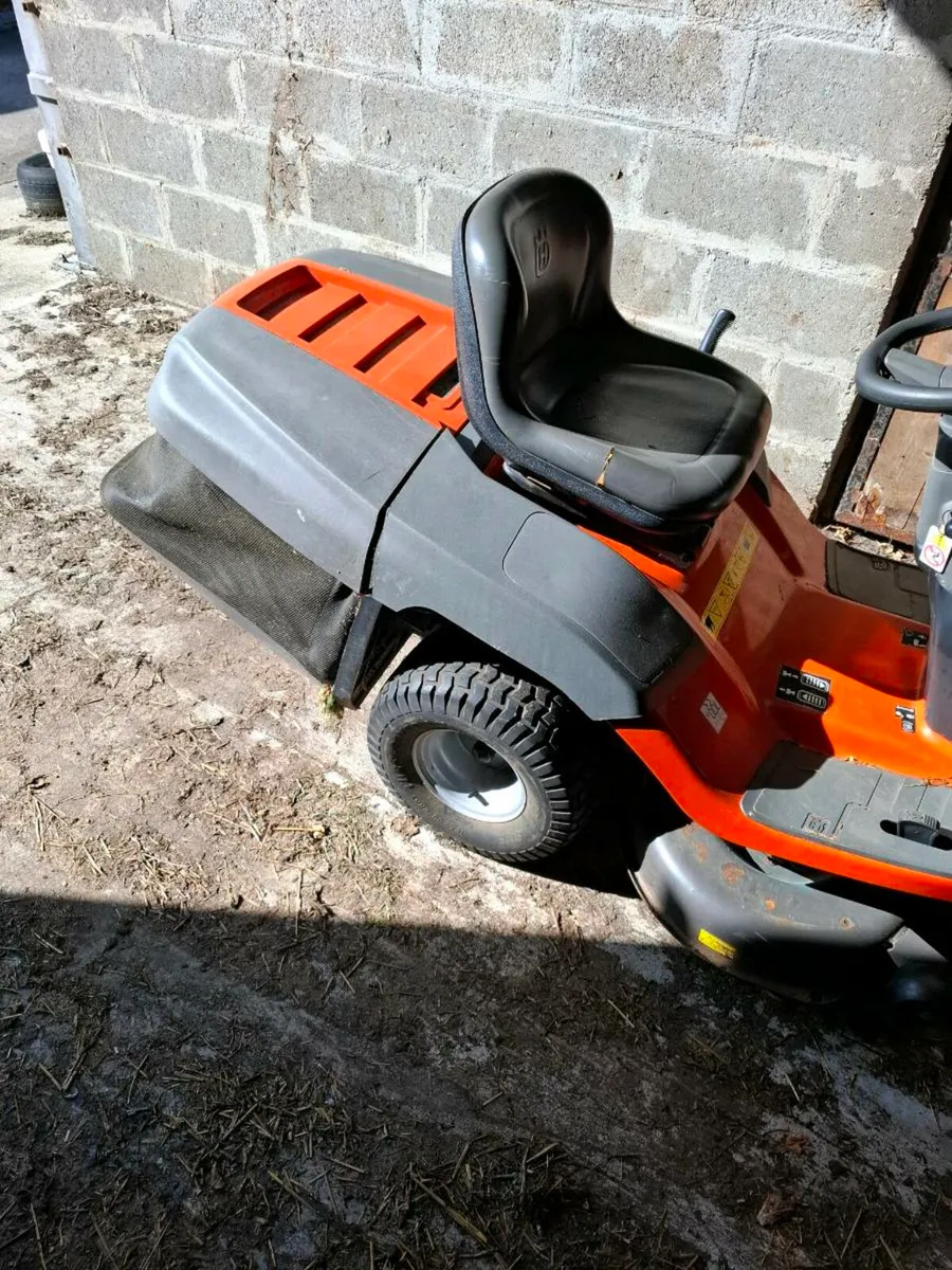 Ride on lawnmower - Image 3