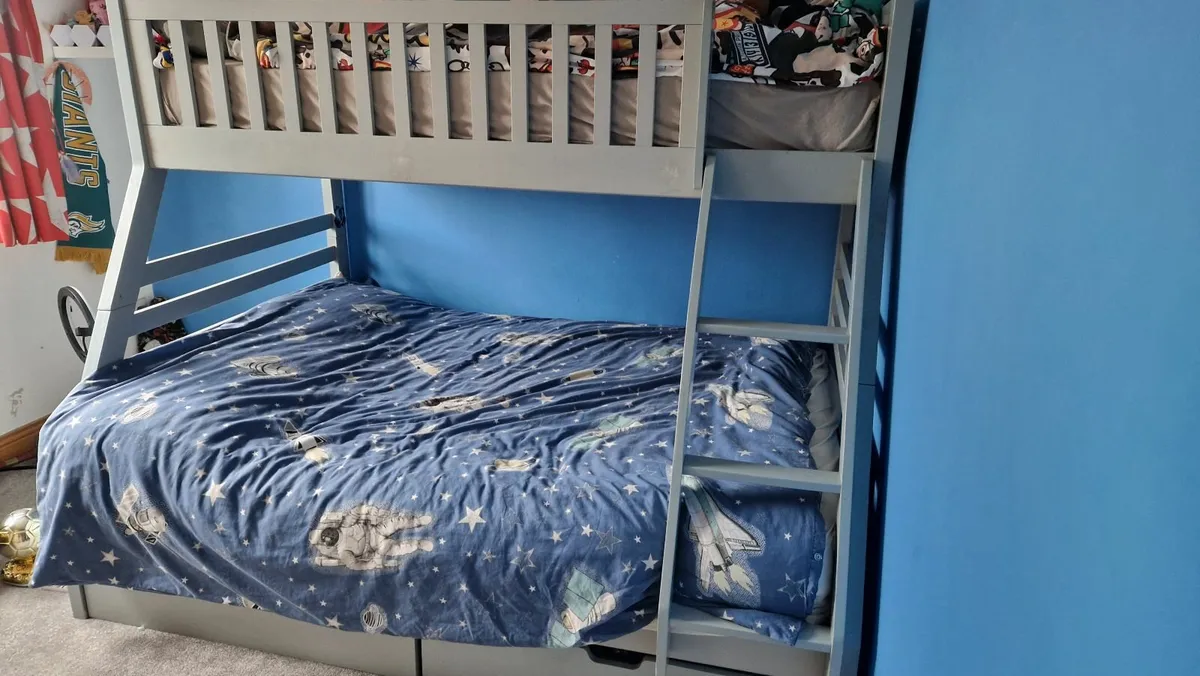bed - Image 1