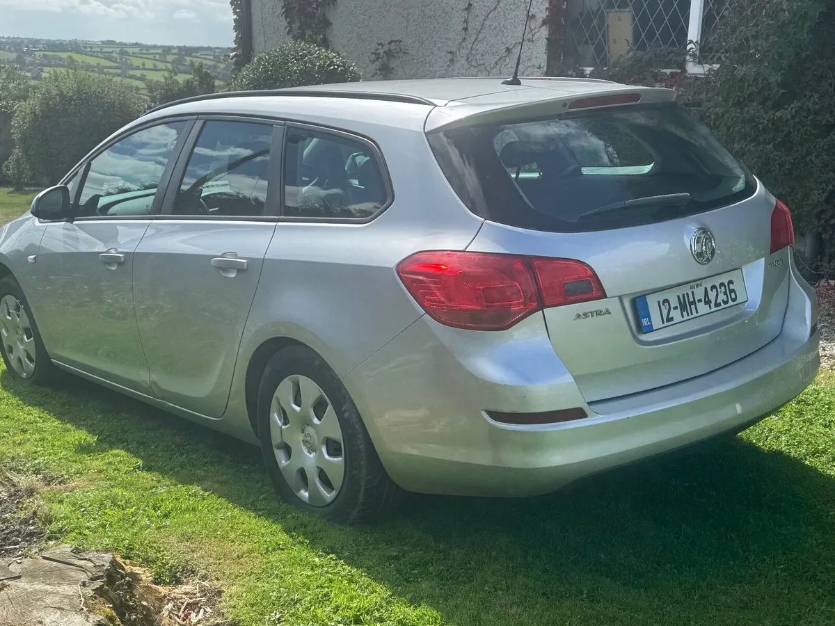 Vauxhall Astra Tourer 2012 - Image 2