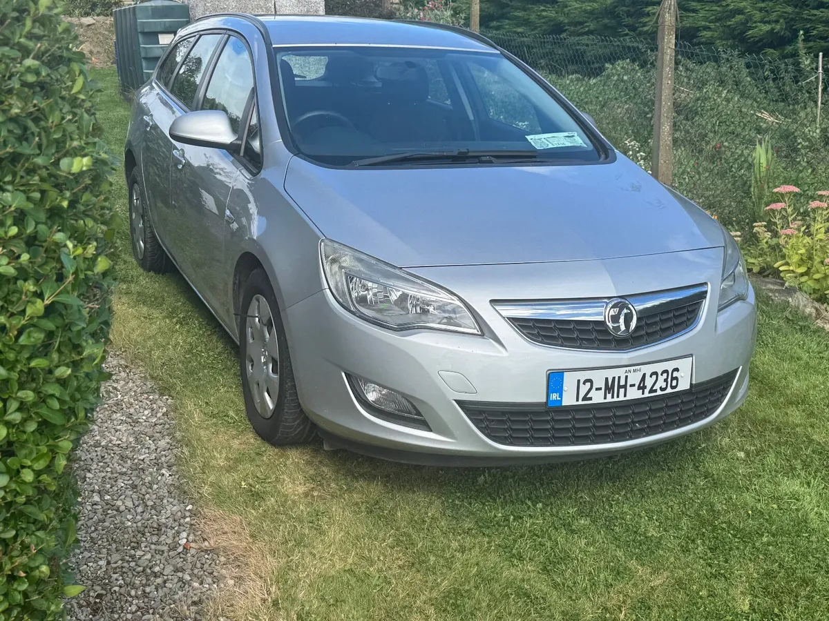 Vauxhall Astra Tourer 2012 - Image 1