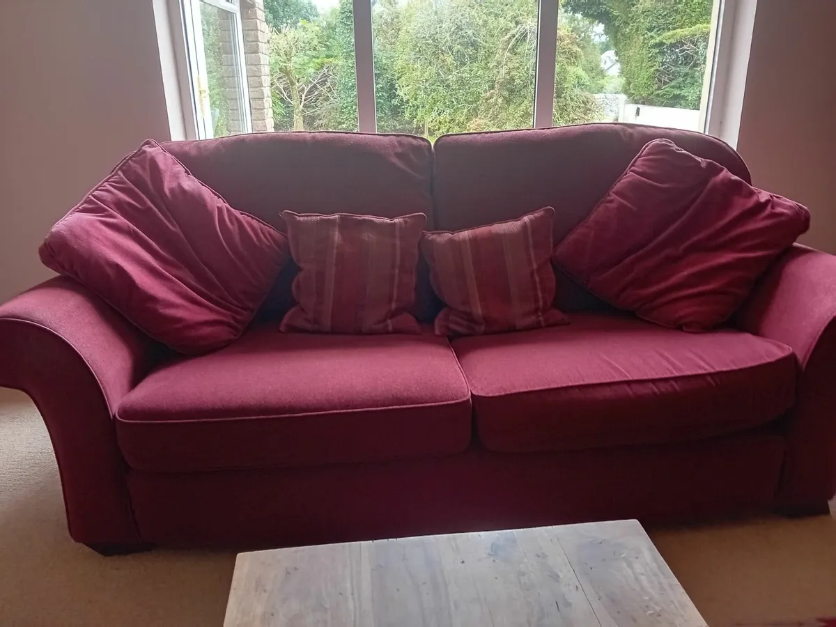 Couch and two armchairs - Image 1