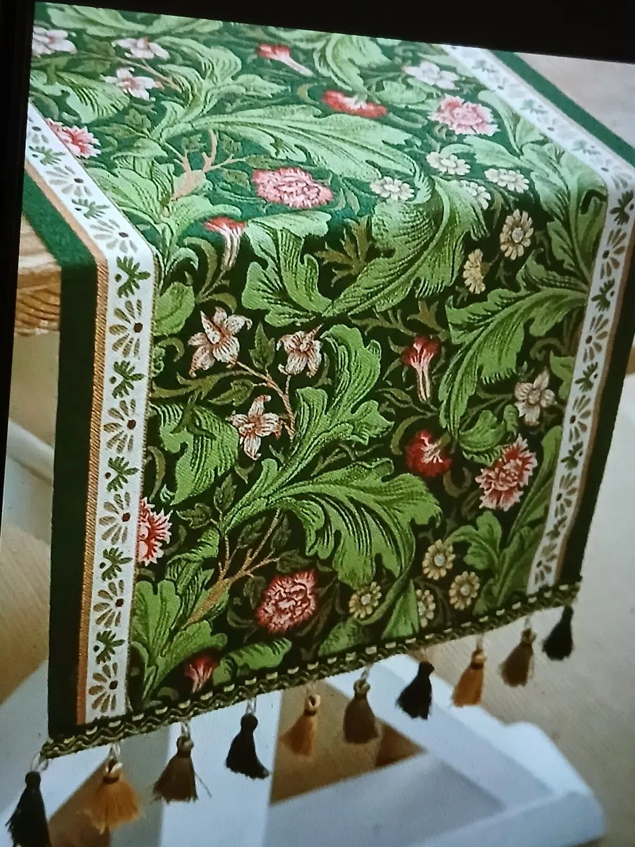 Pendant lights & Table Runners - Image 3