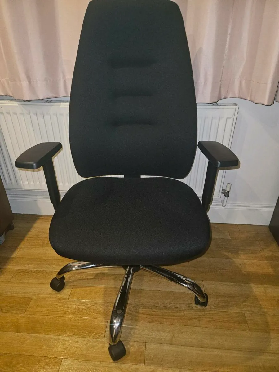 Office chair - Image 1