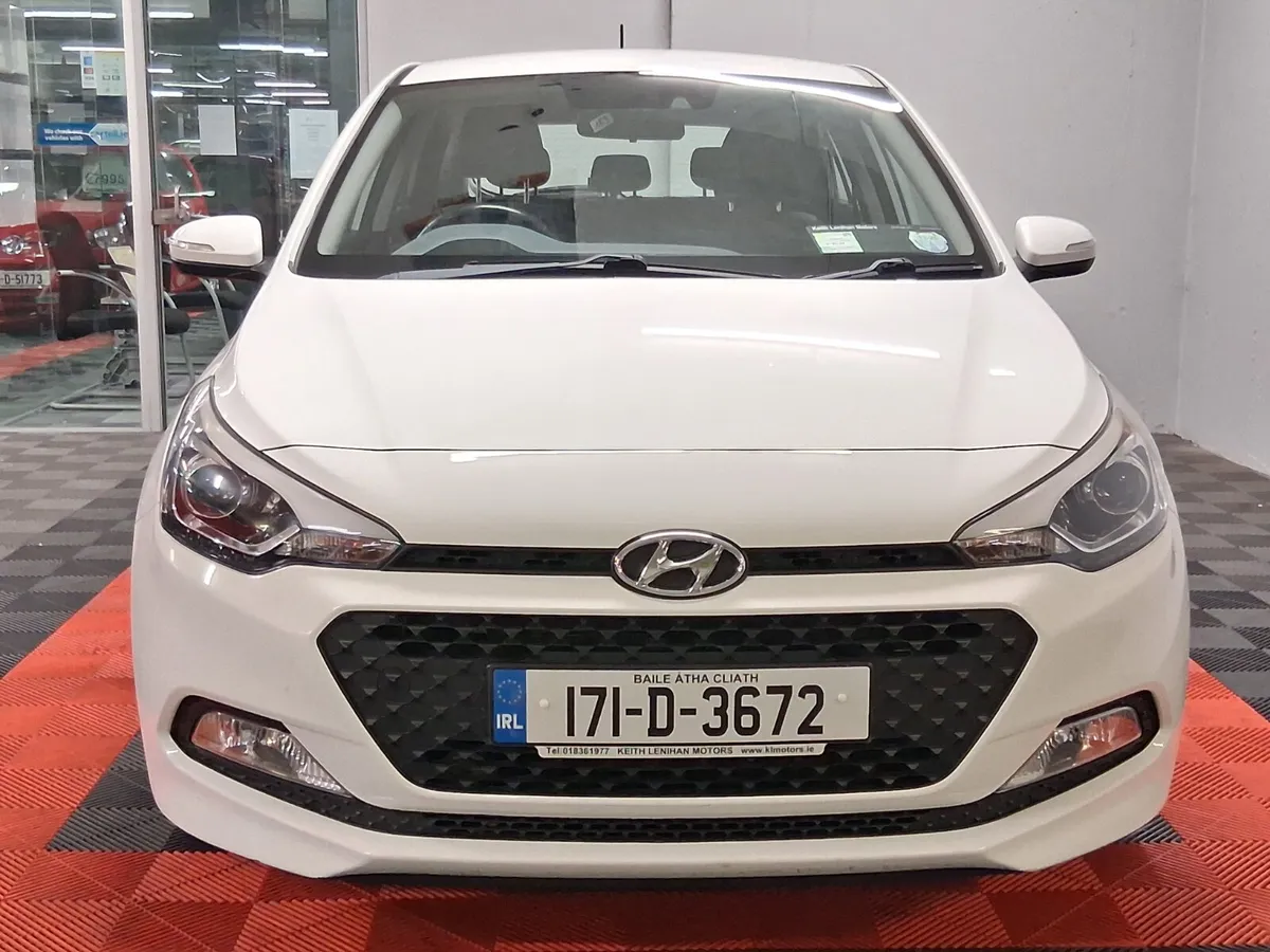 2017 Hyundai i20 **DELUXE - LOW KLMS** - Image 3