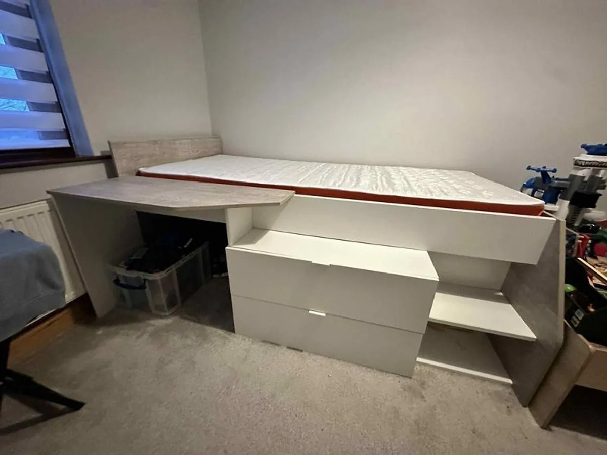 Children's bed with a table and two bedside tables. - Image 1