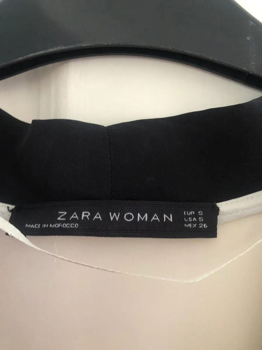 Ladies  Zara blouse size 12 €10 - Image 3