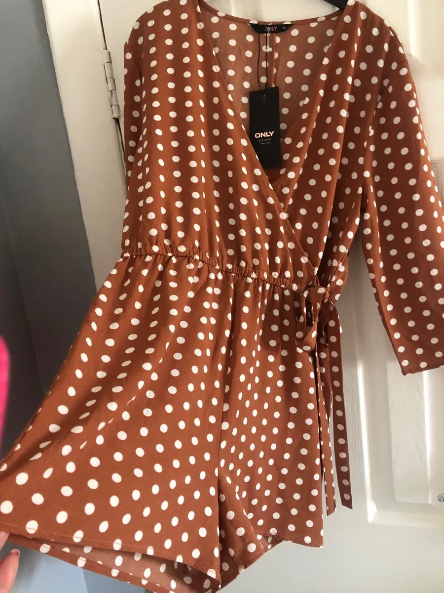 Ladies BNWT shorts suit size 10 €10 - Image 2