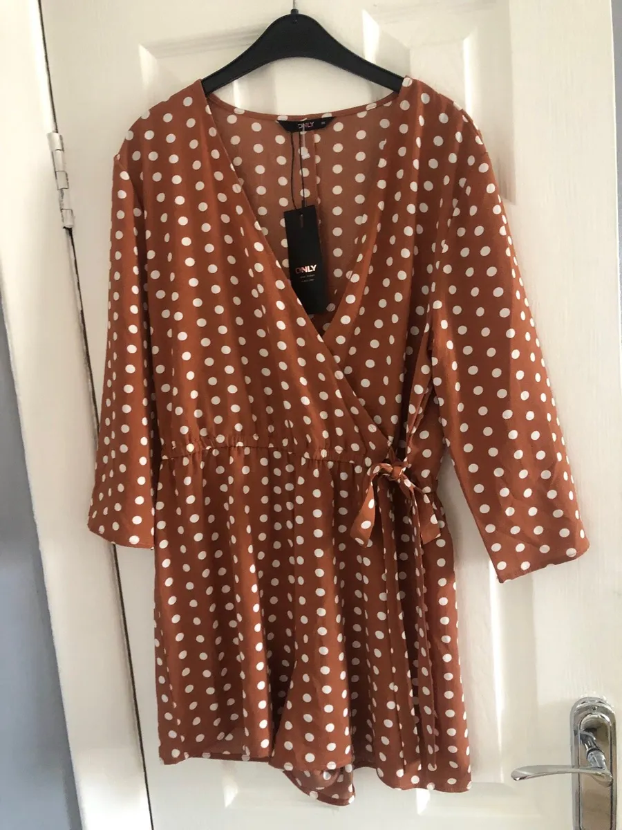 Ladies BNWT shorts suit size 10 €10 - Image 4