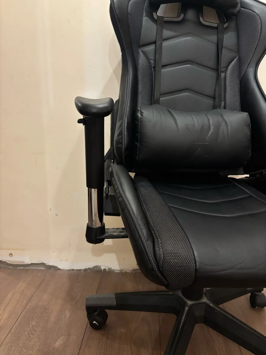 X rocker gaming chair - Image 3