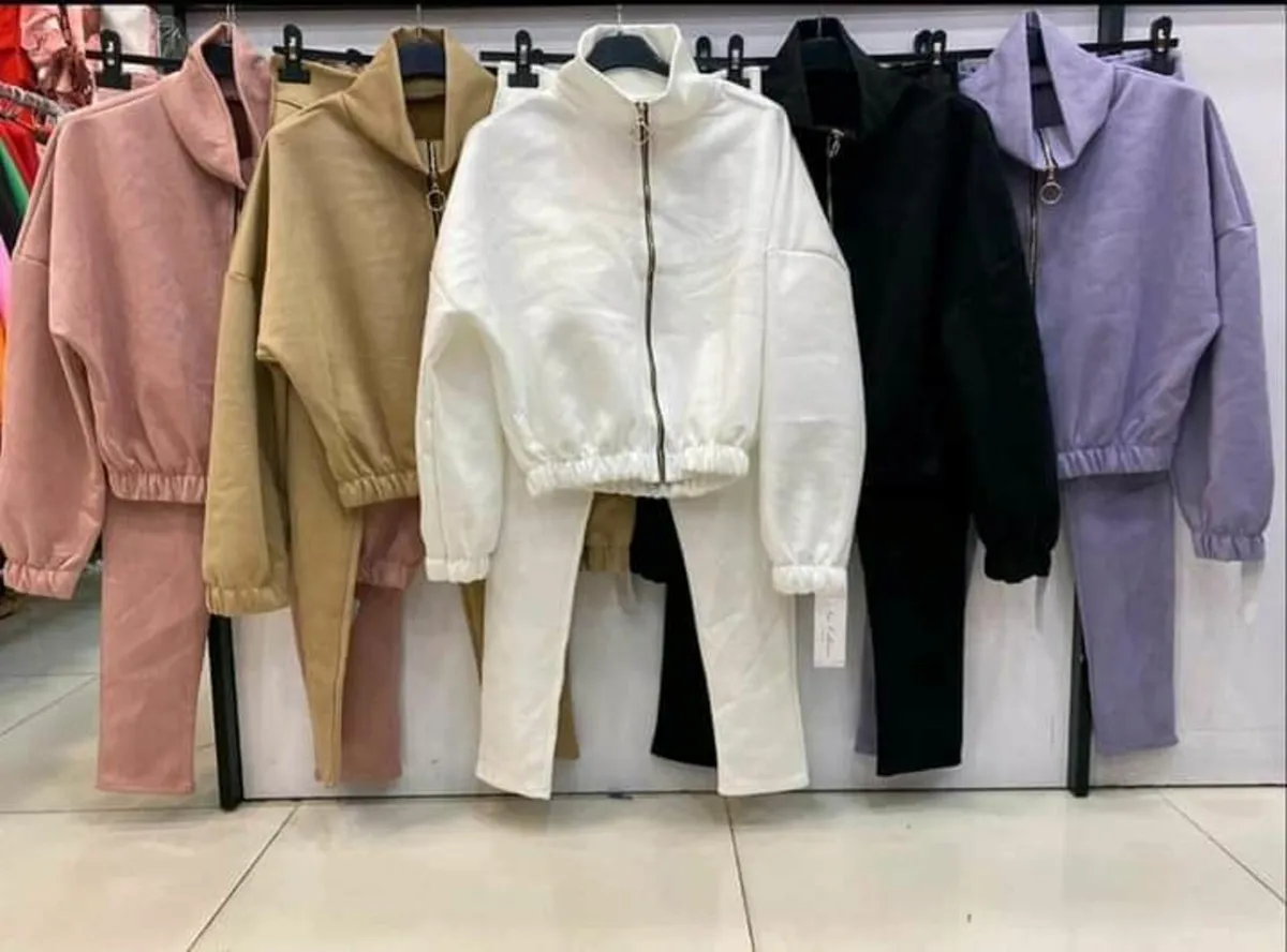 Set, sweatshirt with pockets and bottoms - Image 3