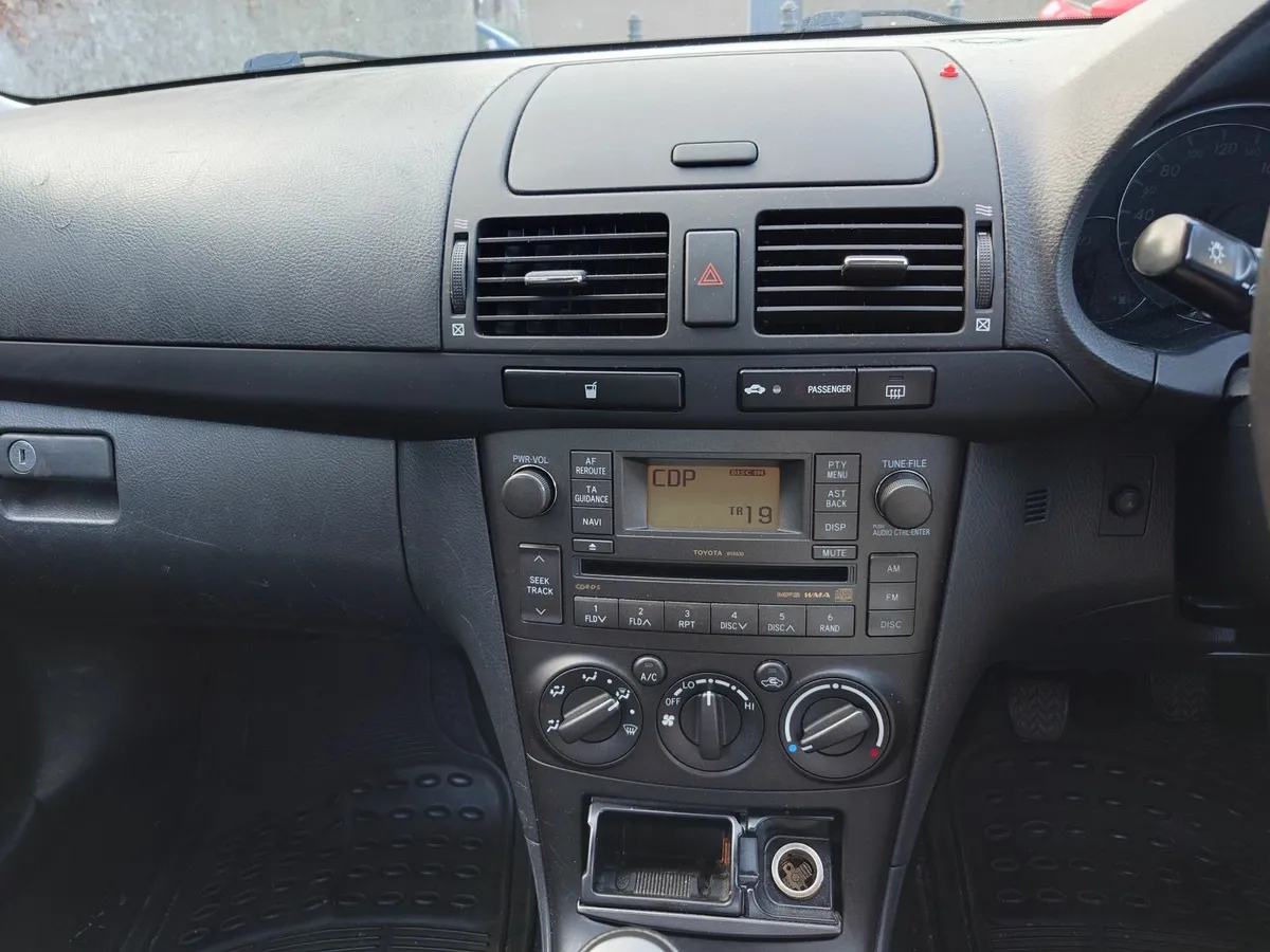 Toyota Avensis 2006 2.0 d4d 6 speed manual - Image 4