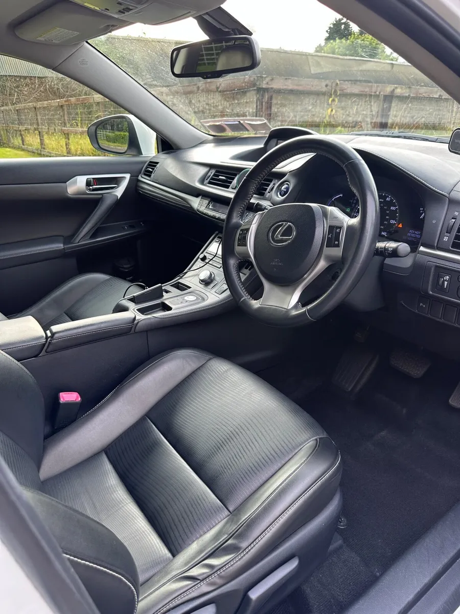 Lexus CT 2013 - Image 1