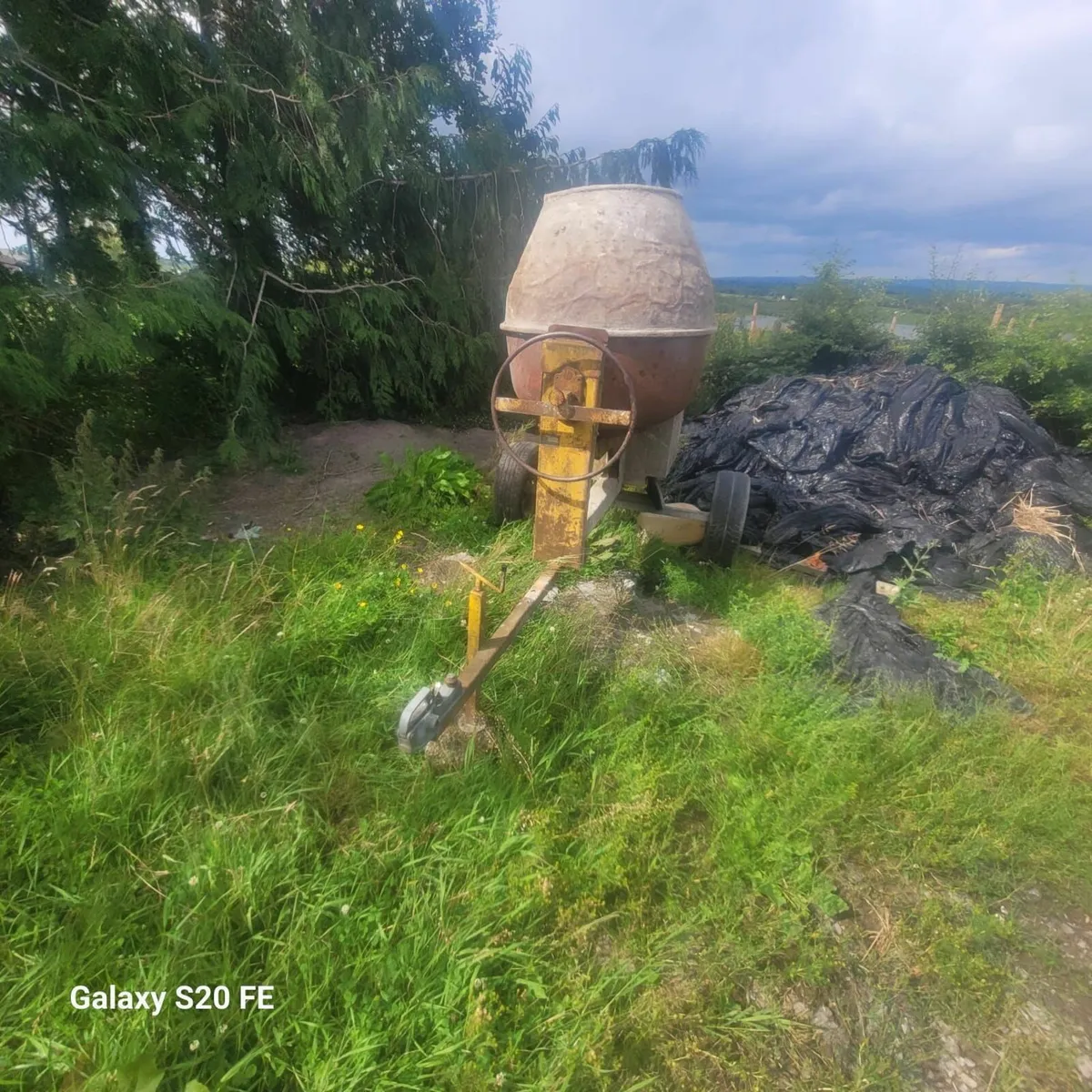 Cement mixer - Image 1