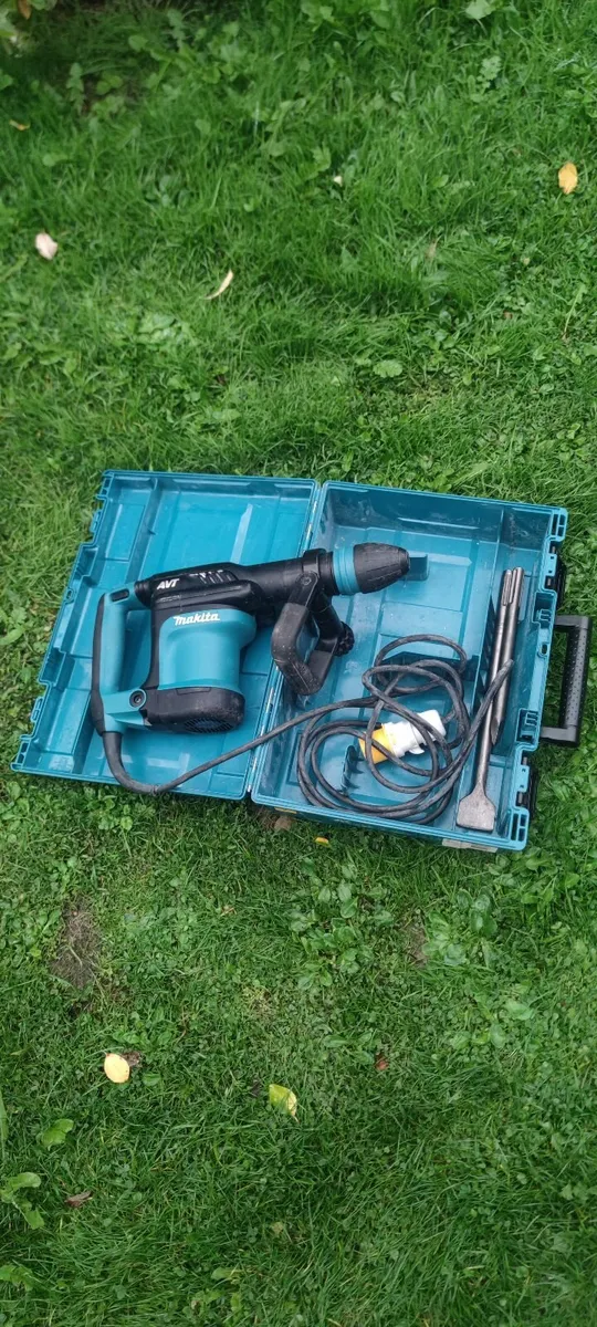 Makita HM0871C 110V Kango Demolition Hammer - Image 3
