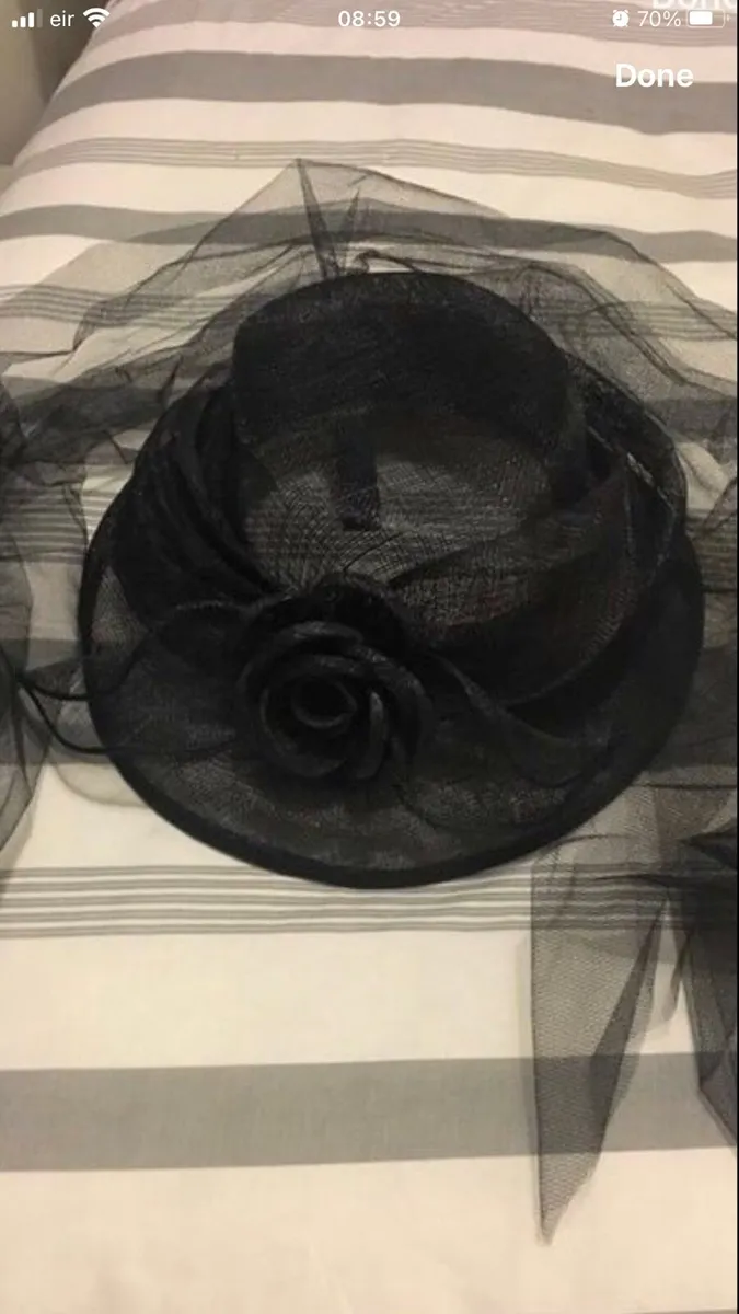Ladies new hat one size €20 - Image 1