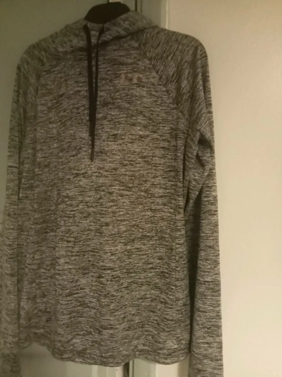 Ladies under armour gym top xs - Image 1