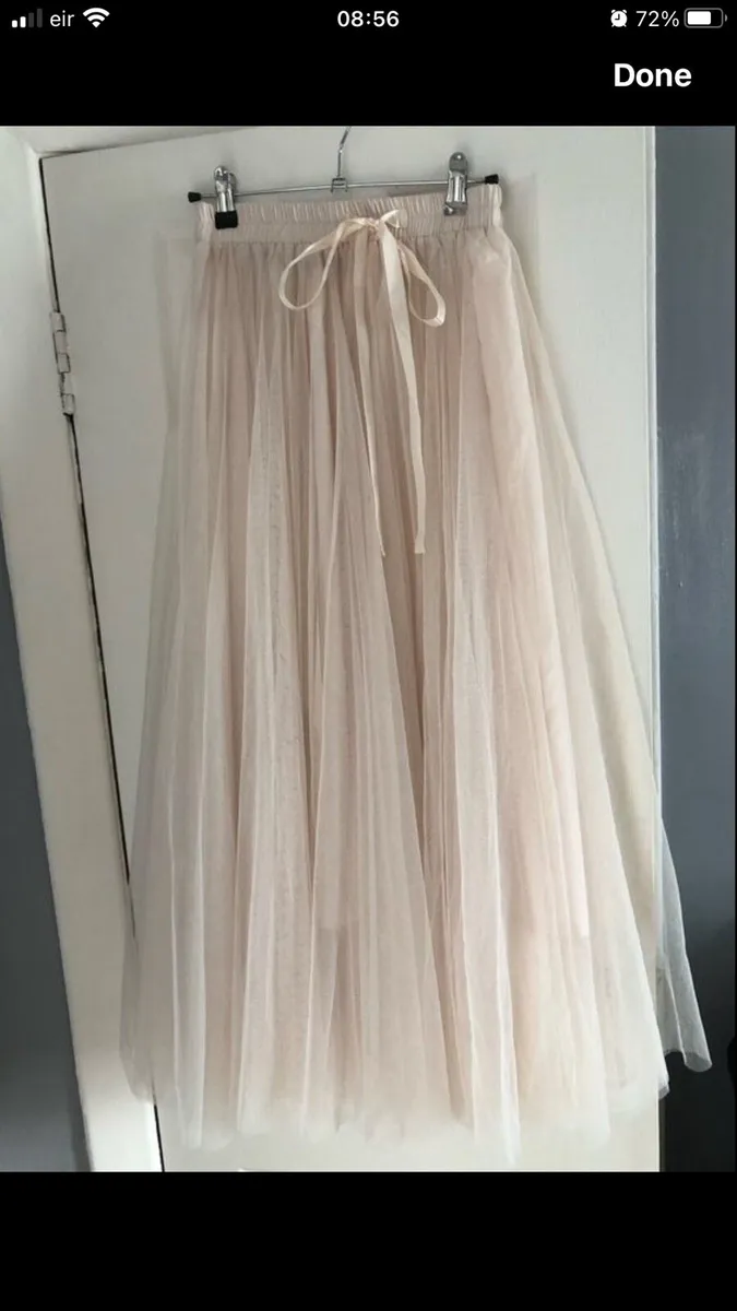 Ladies stunning skirt size S €25 - Image 1