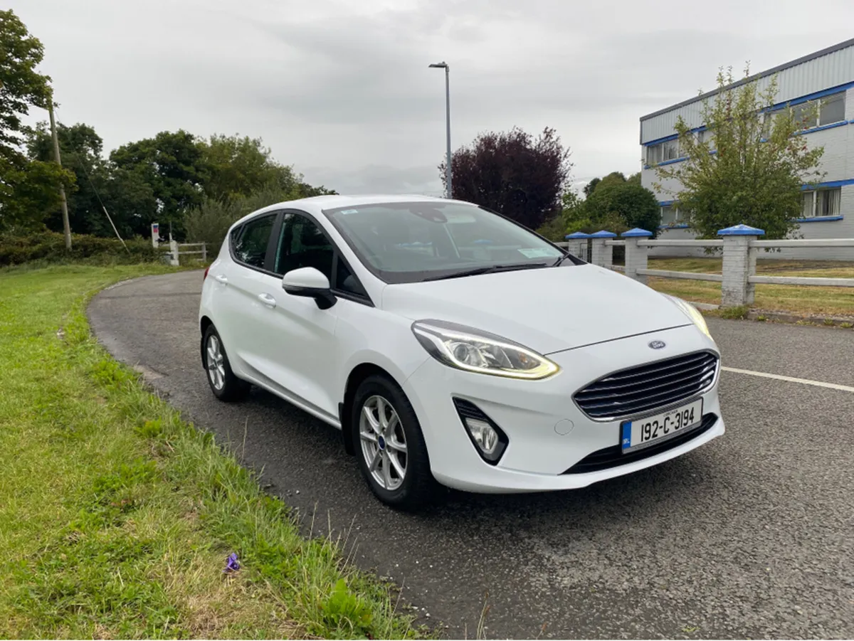 Ford Fiesta TITANIUM 1.10 85PS 5SPEED 4DR - Image 4
