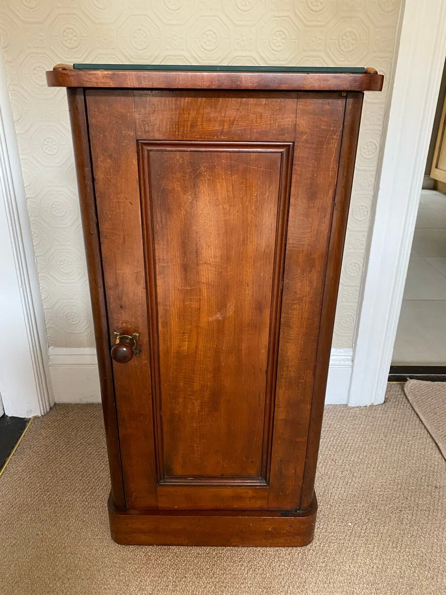 Mahogany cabinet - Image 1