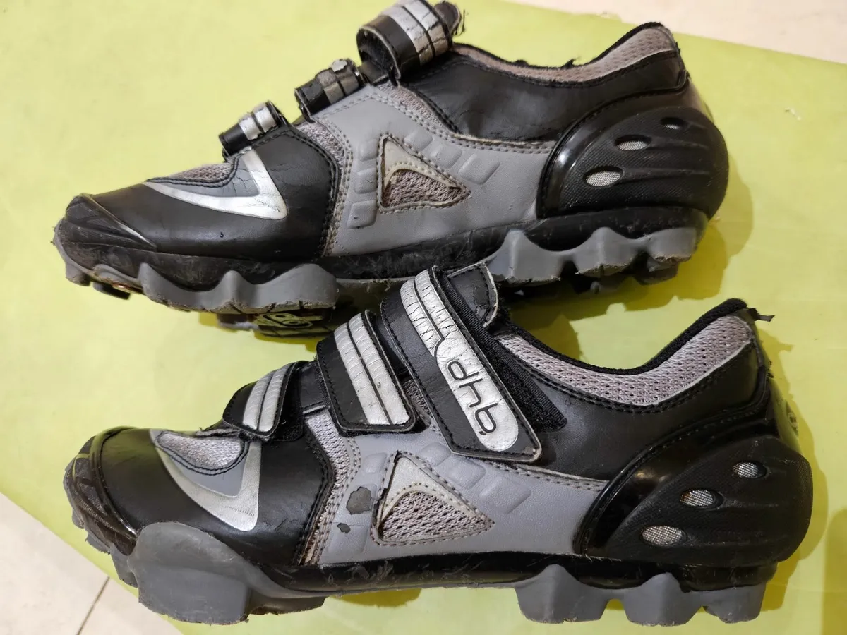 Cycling shoes - Image 1