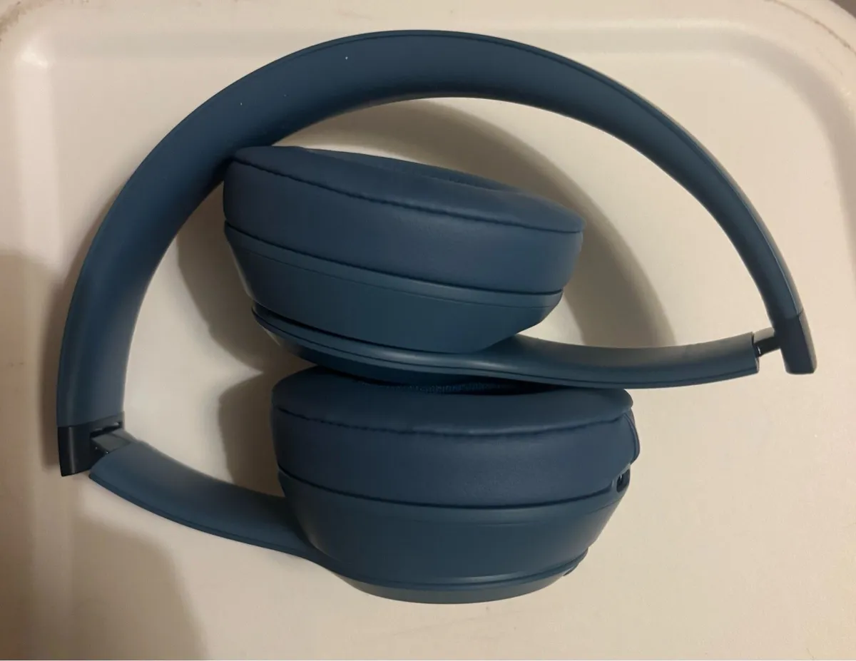 Beats Solo 4 Headphones - Image 3