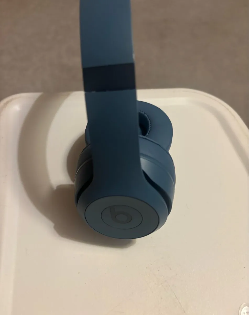 Beats Solo 4 Headphones - Image 4