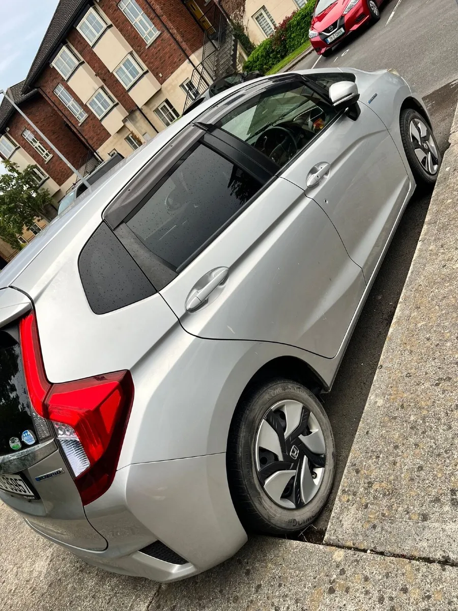 Honda Fit 2015 - Image 2