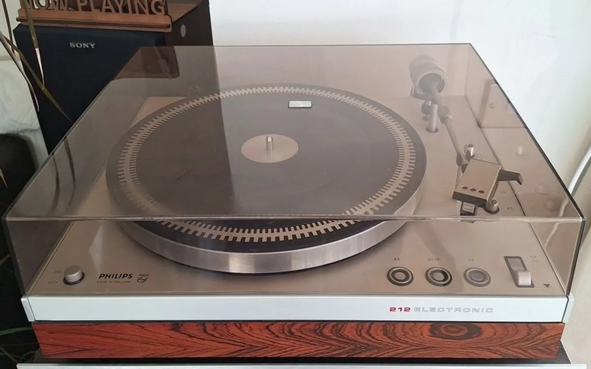 Philips GA 212 Turntable - Image 1