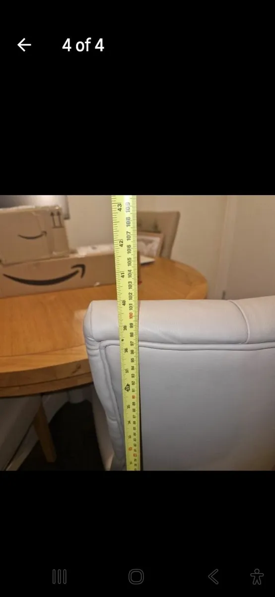 Table and chairs - Image 3