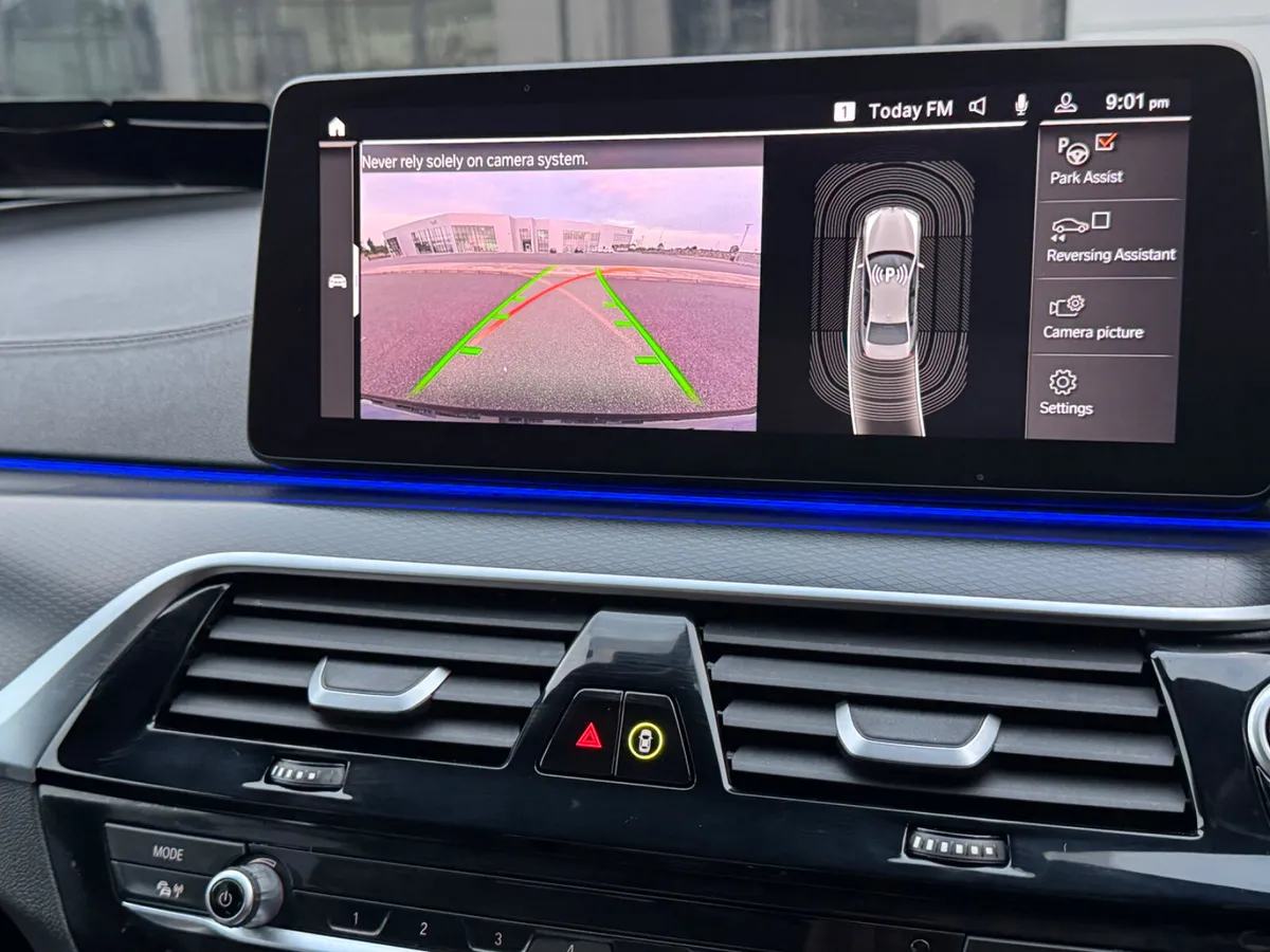 BMW 5-Series 2023 msport 520D - Image 3