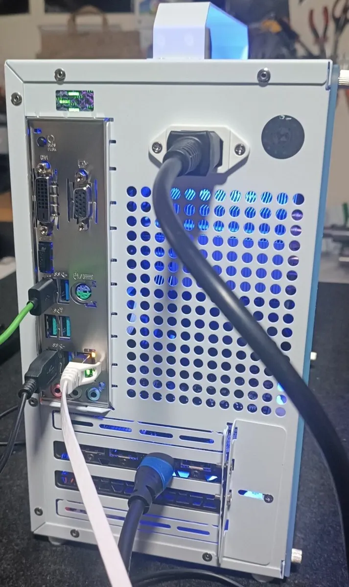 White SHARK Ryzen 5 GTX 1660 S Gaming PC - Image 4