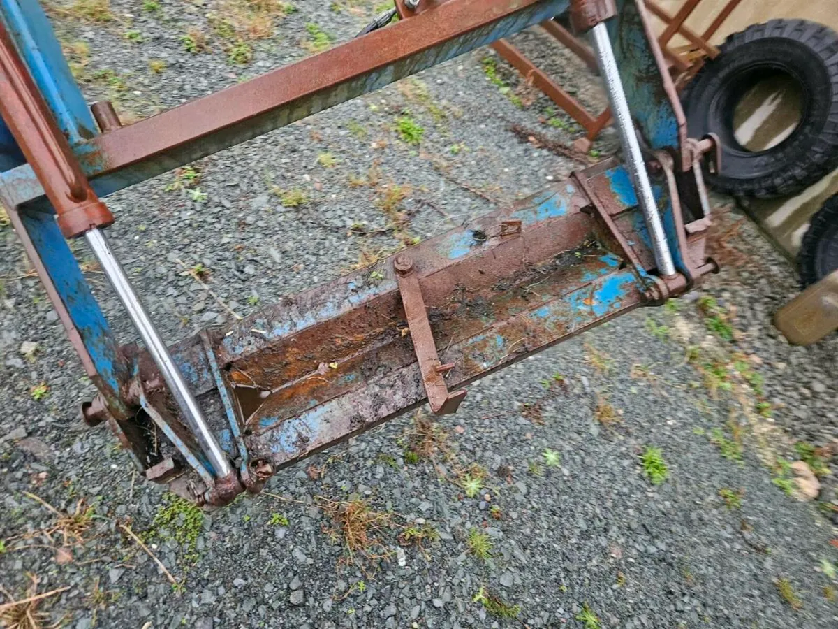 Tanco front loader - Image 2