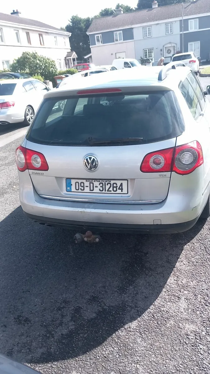 Volkswagen Passat 2009 - Image 2