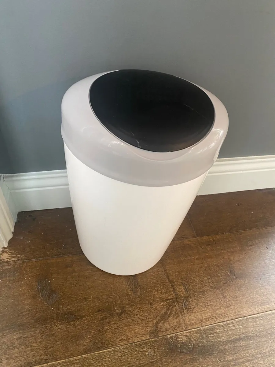 Tommy Tippee Nappy bins - Image 4