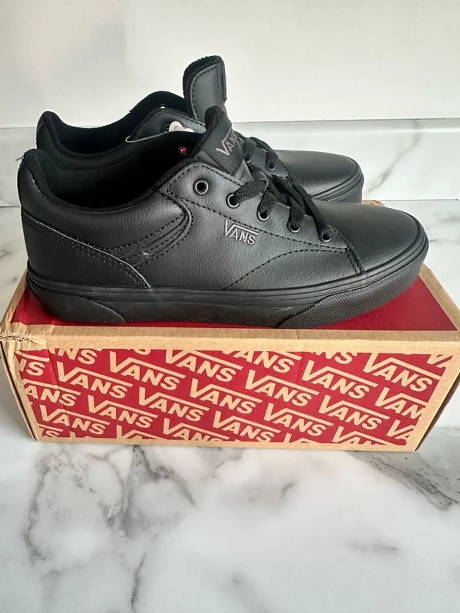 Vans - Image 1