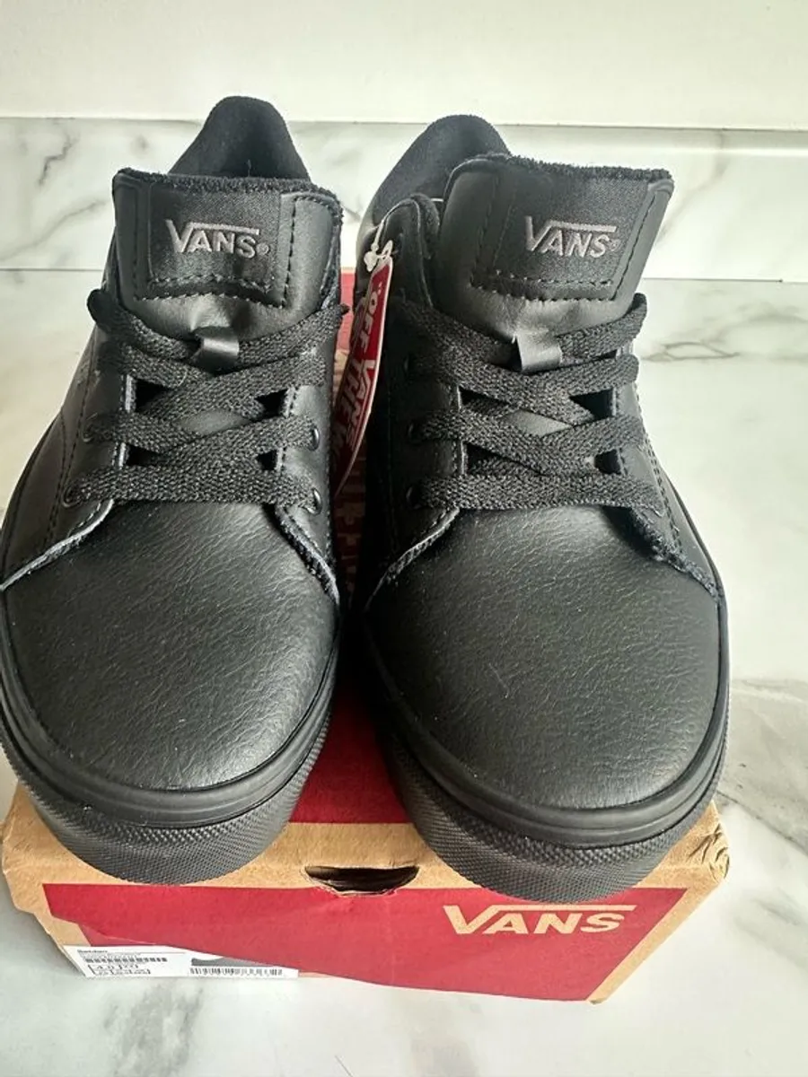 Vans - Image 4